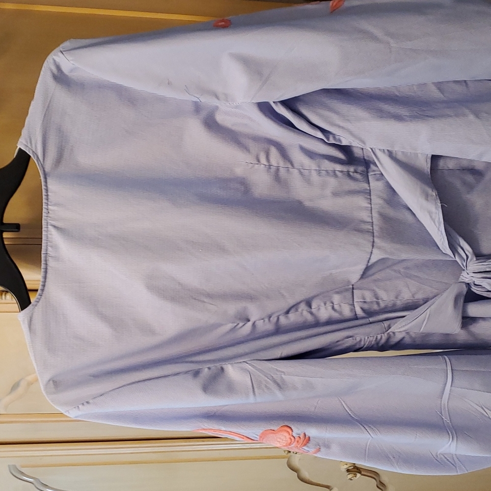 Appliqued beautiful tie shirt - Picture 5 of 5